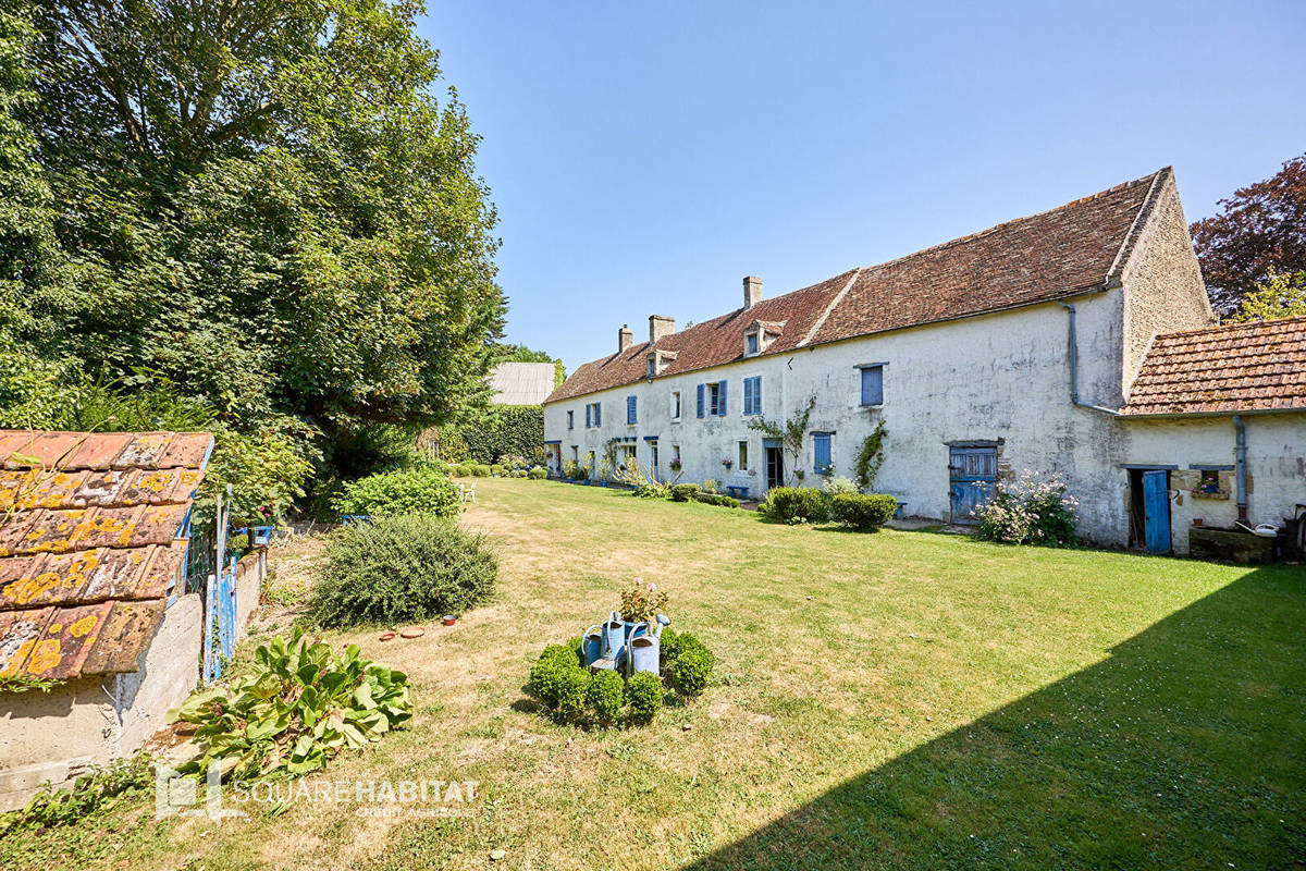 Maison à ARGENCES