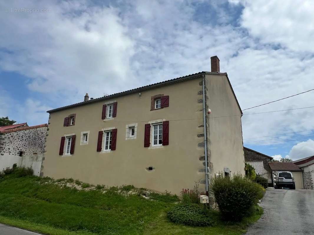 Maison à LE DORAT