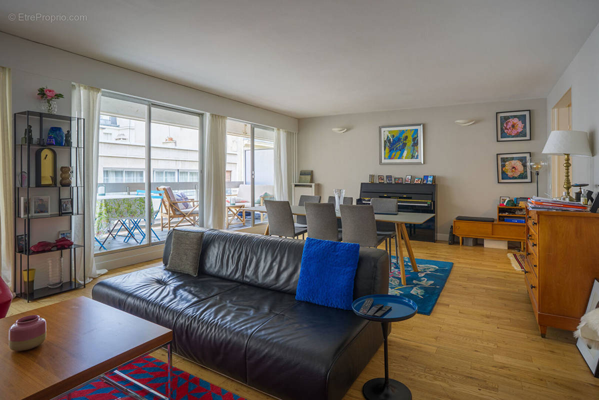 Appartement à PARIS-16E