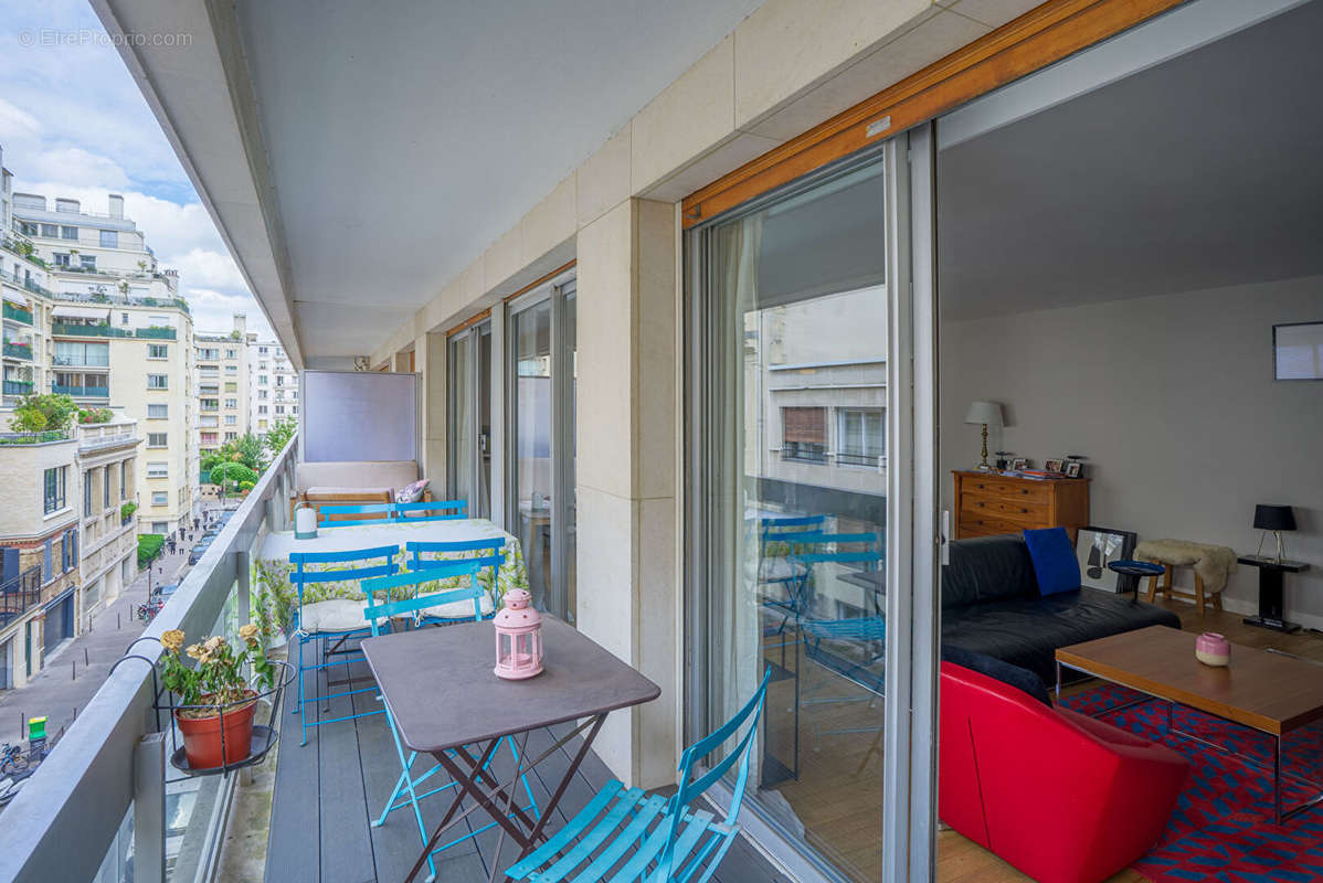 Appartement à PARIS-16E