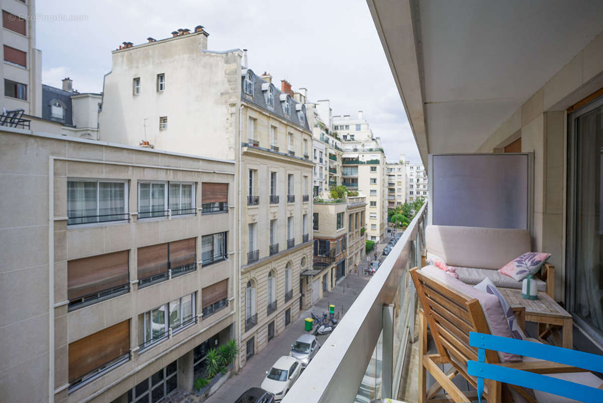 Appartement à PARIS-16E