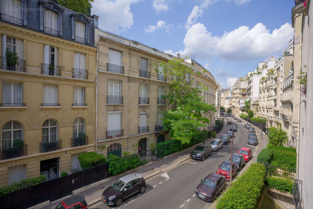 Appartement à PARIS-16E