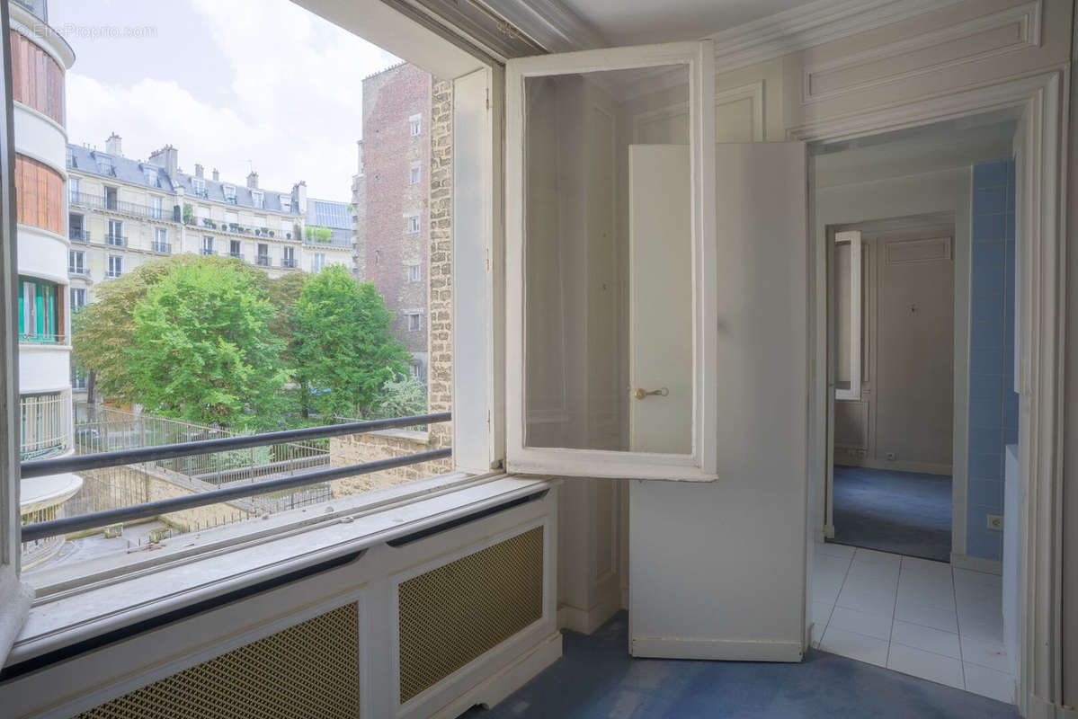 Appartement à PARIS-16E