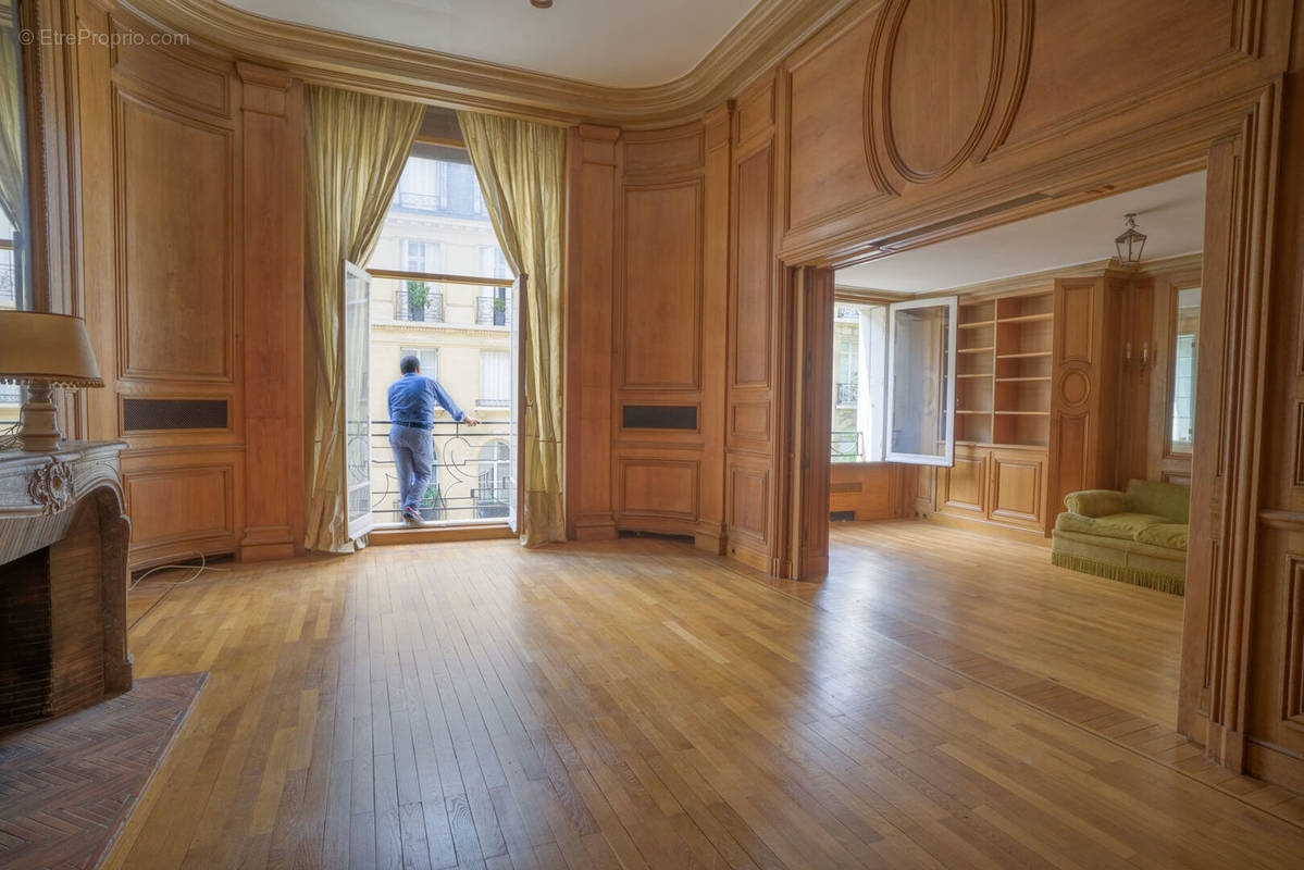 Appartement à PARIS-16E