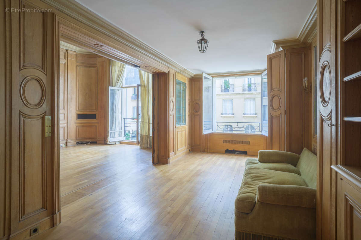 Appartement à PARIS-16E