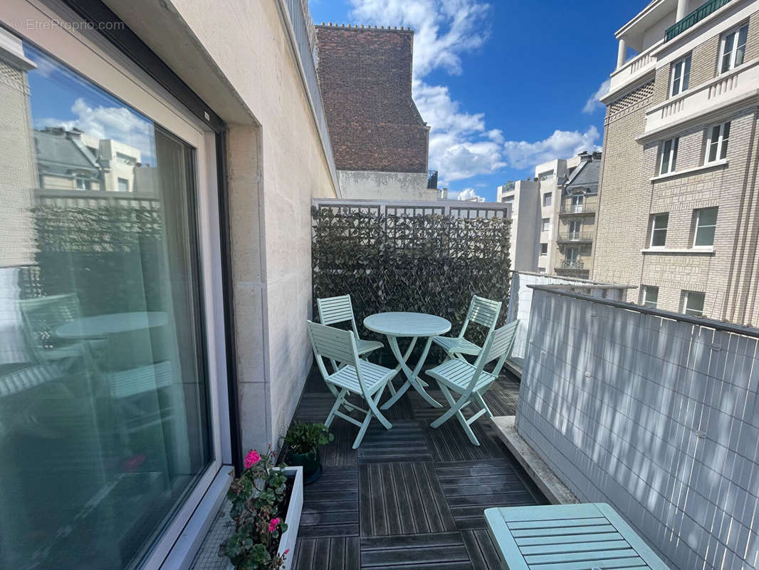 Appartement à PARIS-16E