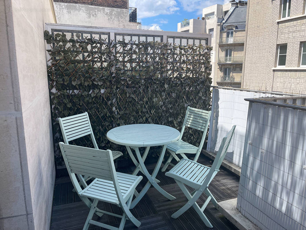 Appartement à PARIS-16E