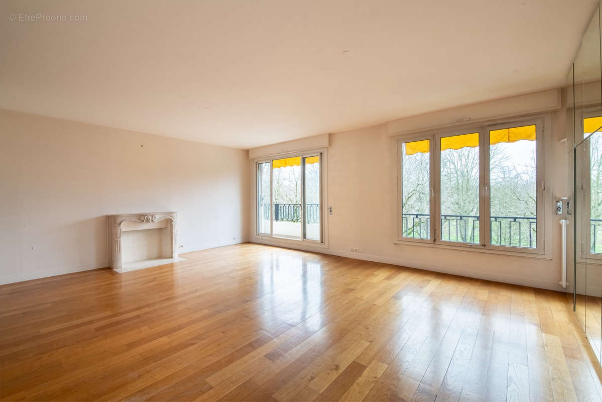 Appartement à NEUILLY-SUR-SEINE