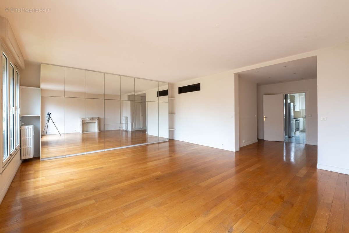 Appartement à NEUILLY-SUR-SEINE