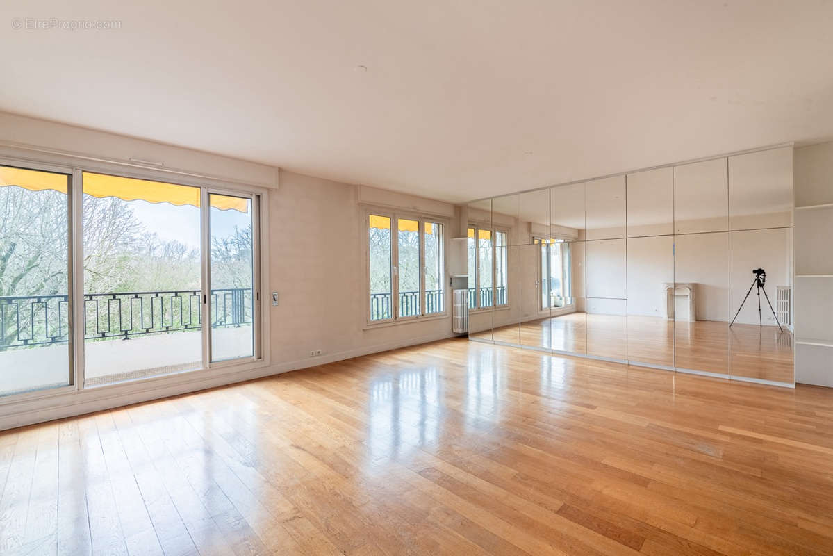 Appartement à NEUILLY-SUR-SEINE