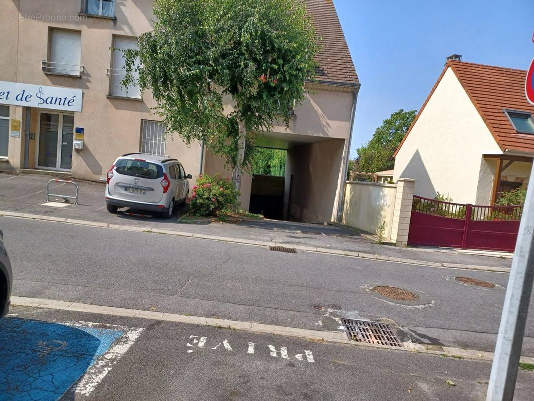 Parking à SAINT-GERMAIN-SUR-MORIN