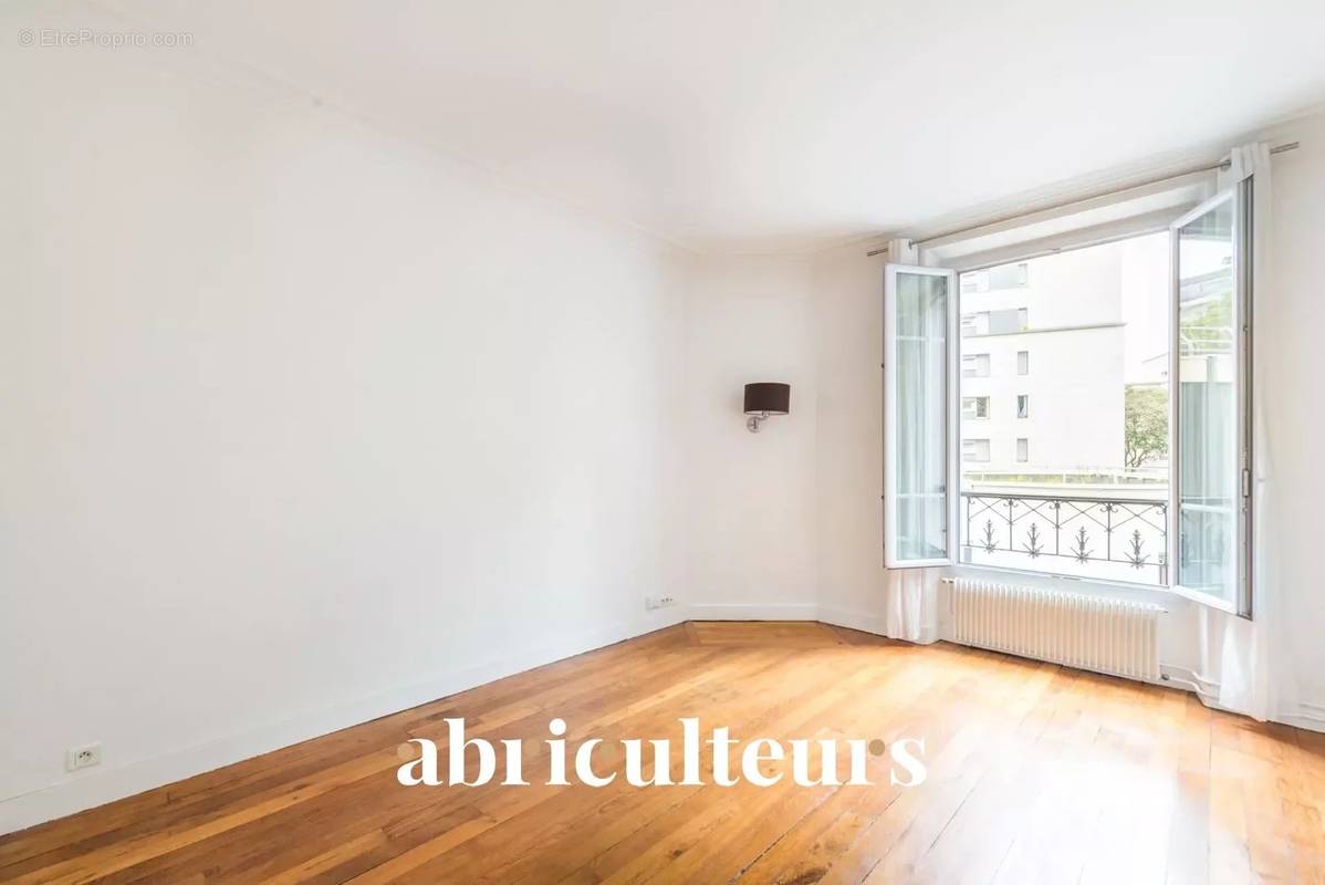 Appartement à COURBEVOIE