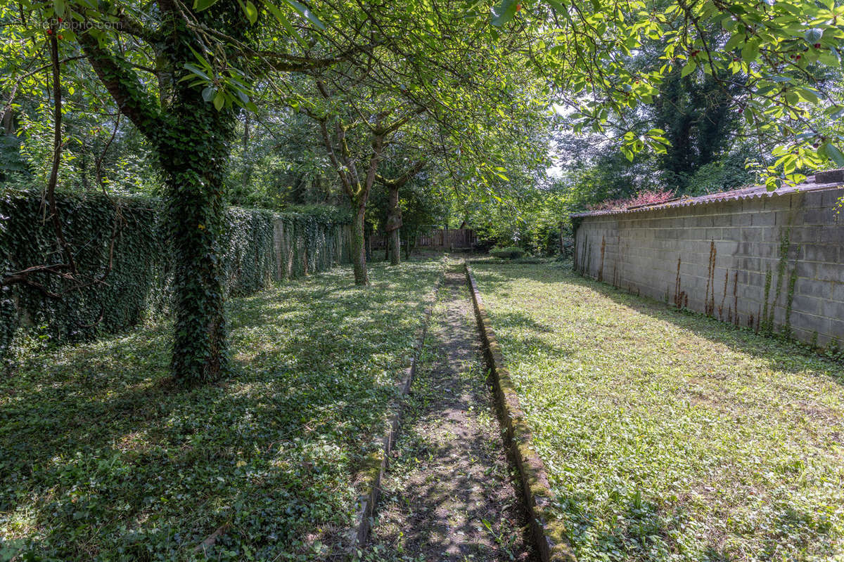 Appartement à THIANT