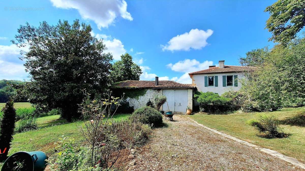 access to enclosed garden - Maison à BALESTA