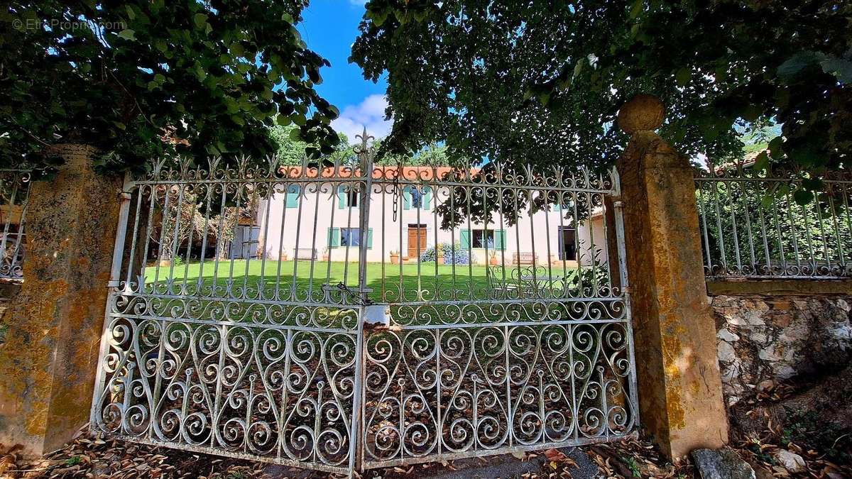 vue du jardin/ view from garden - Maison à BALESTA