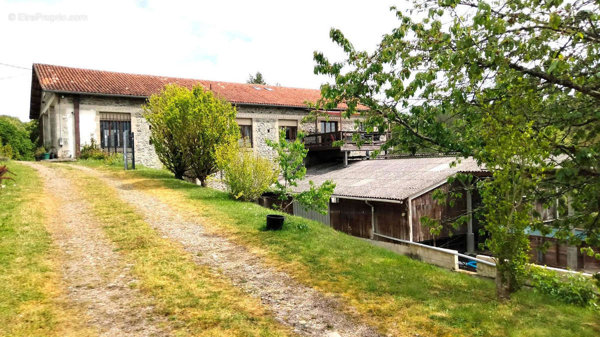 OVERVIEW - Maison à LESSAC