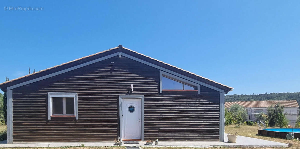 facade - Maison à VILLEFLOURE