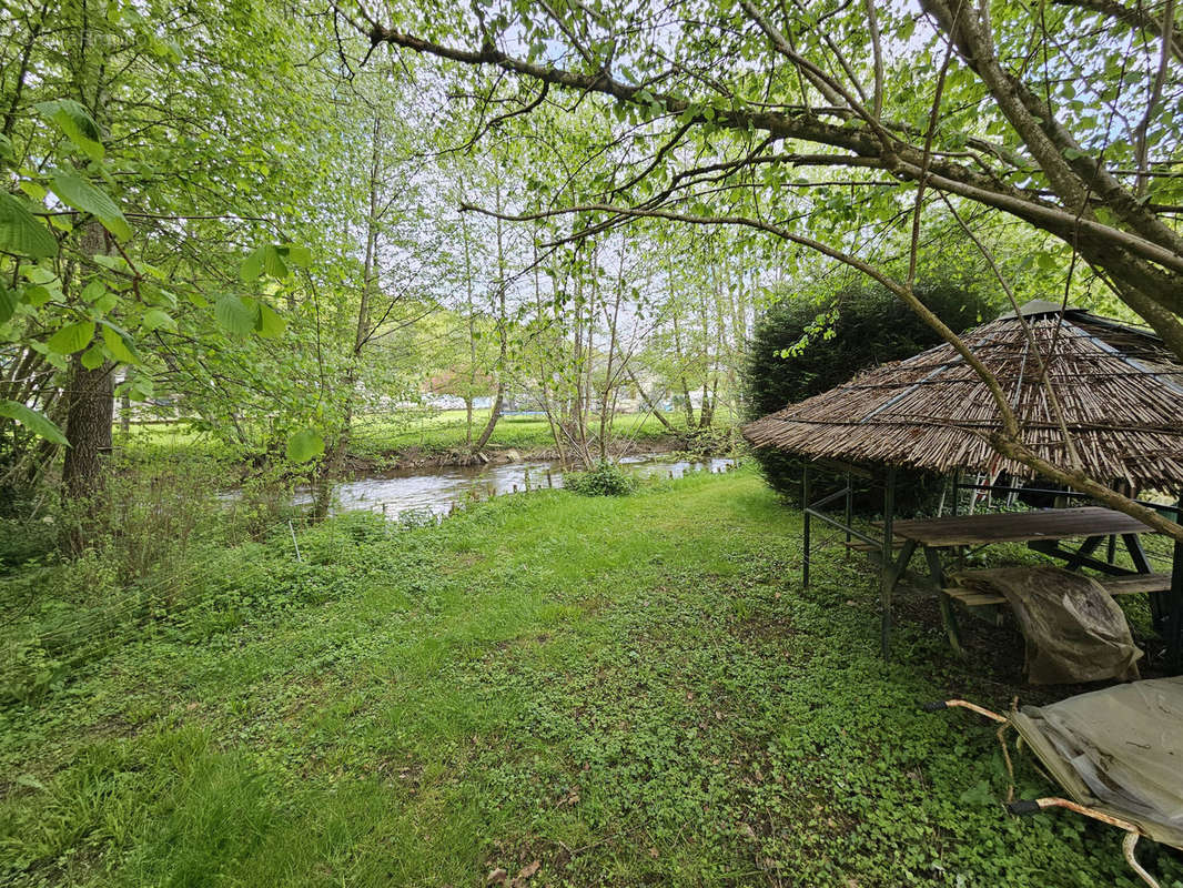 Terrain à VILLENEUVE-SUR-BELLOT