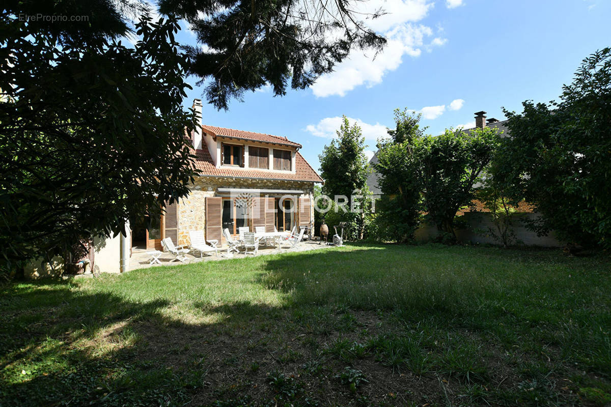 Maison à LA CELLE-SAINT-CLOUD