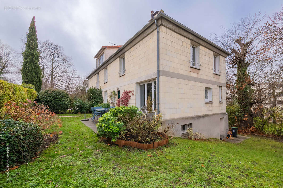 Maison à LA CELLE-SAINT-CLOUD