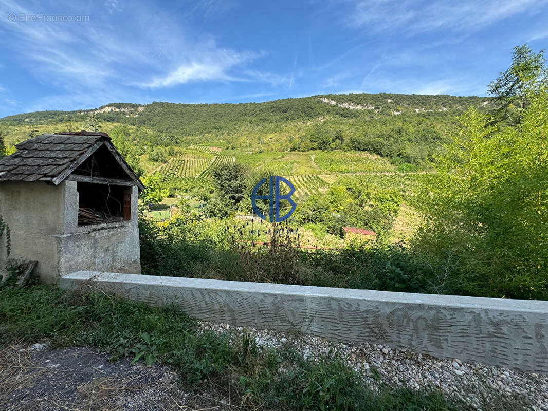 Maison à MONTAGNIEU