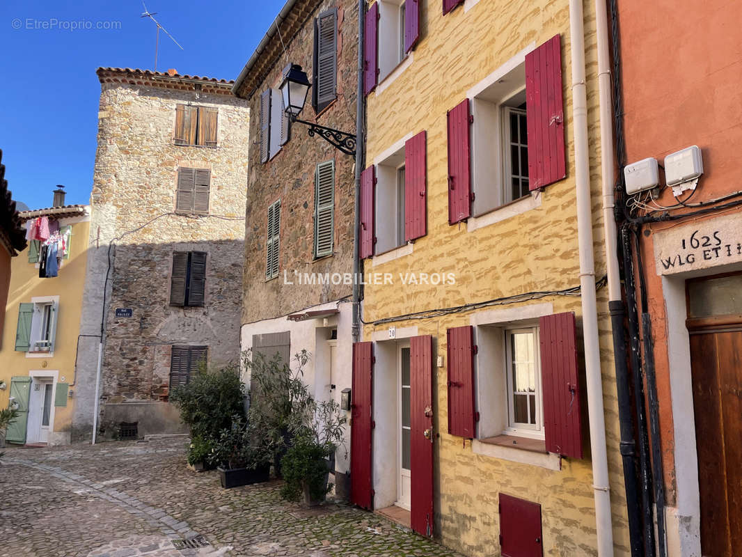 Maison à COLLOBRIERES