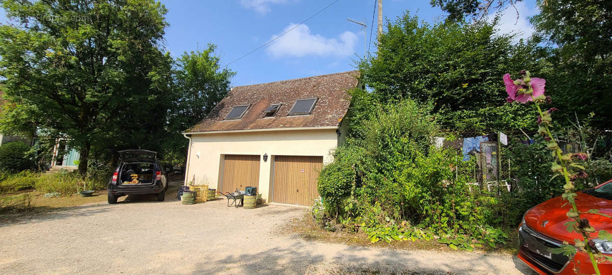 Maison à MAYRINHAC-LENTOUR