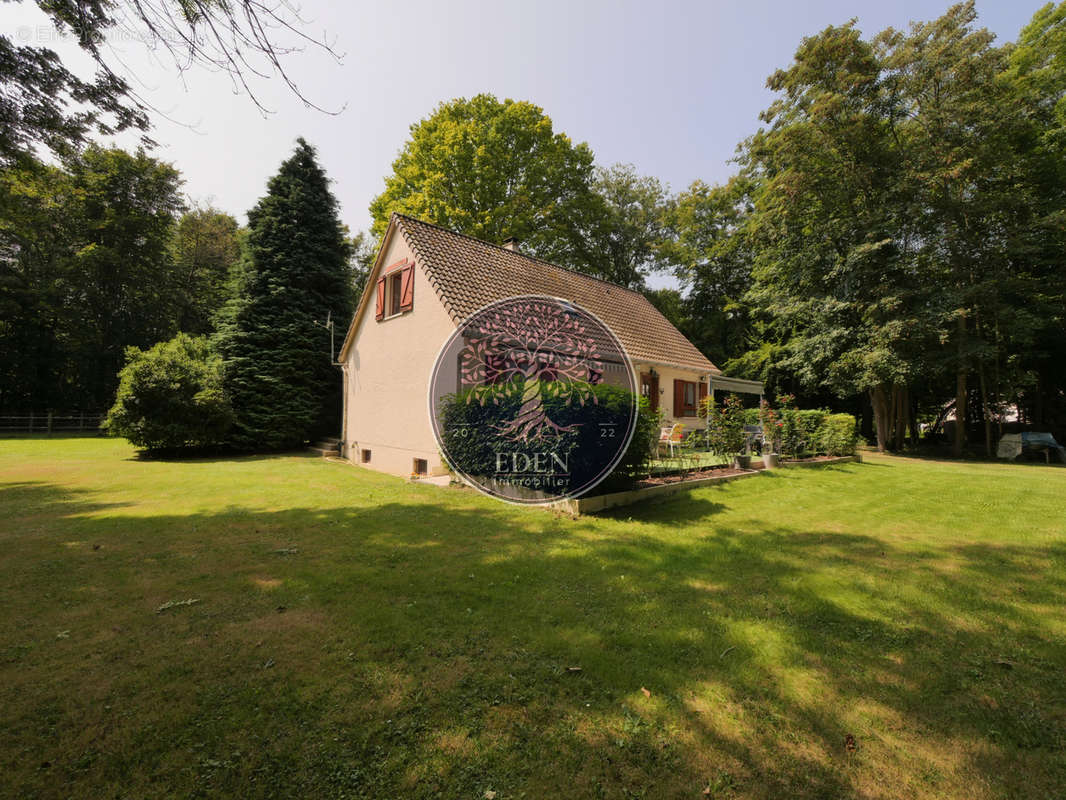 Maison à CHERISY