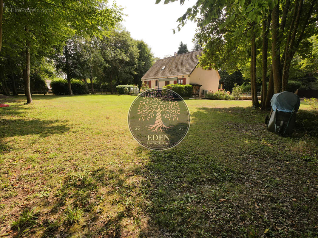 Maison à CHERISY