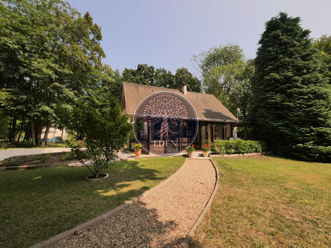 Maison à CHERISY