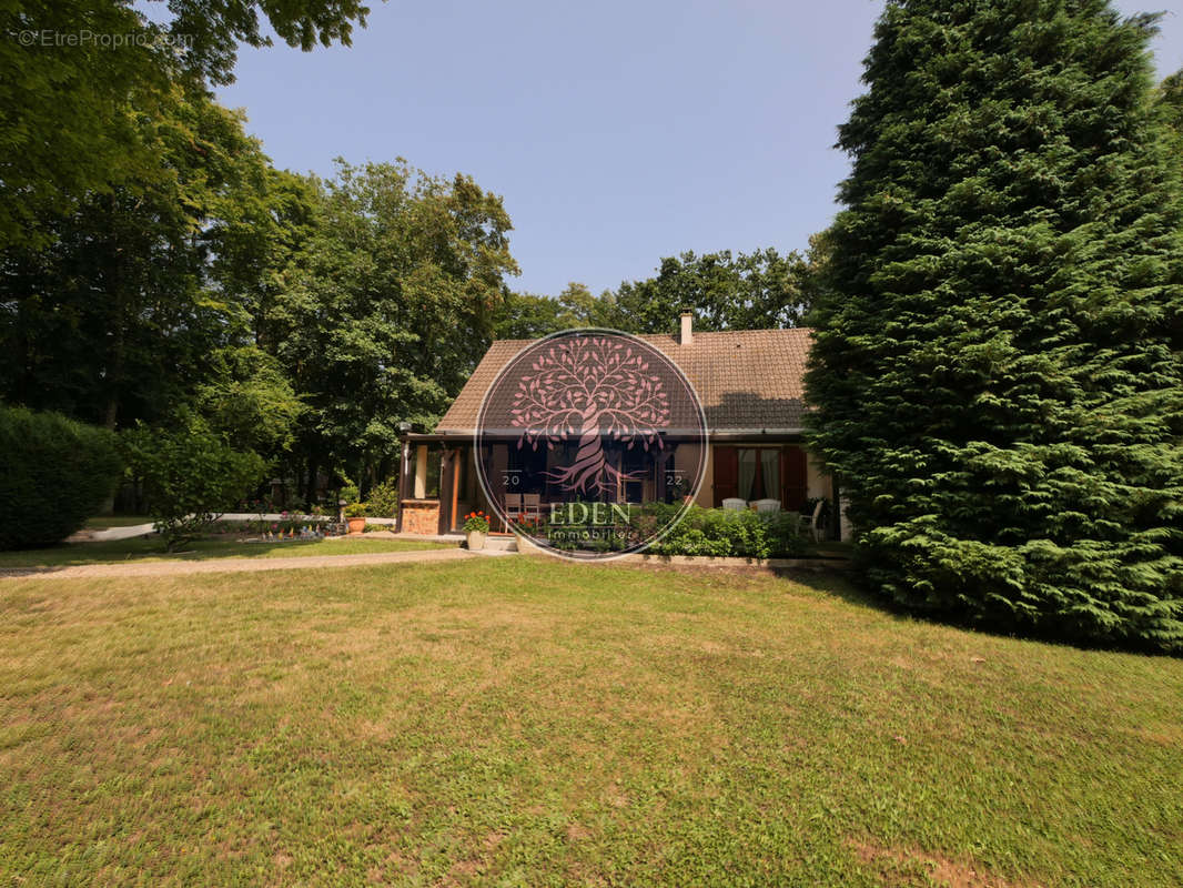 Maison à CHERISY