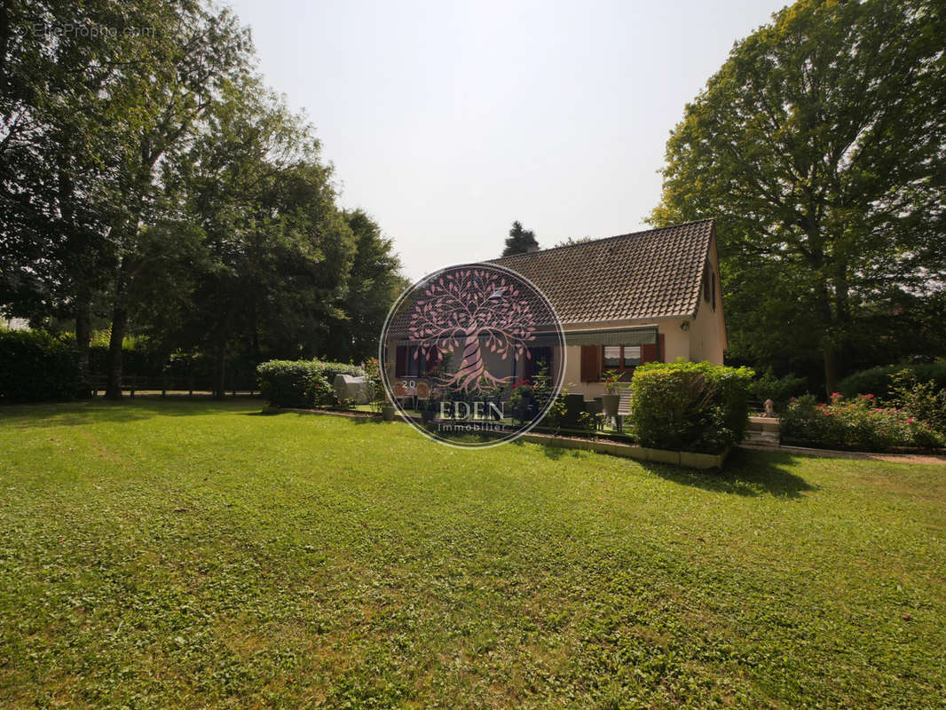 Maison à CHERISY