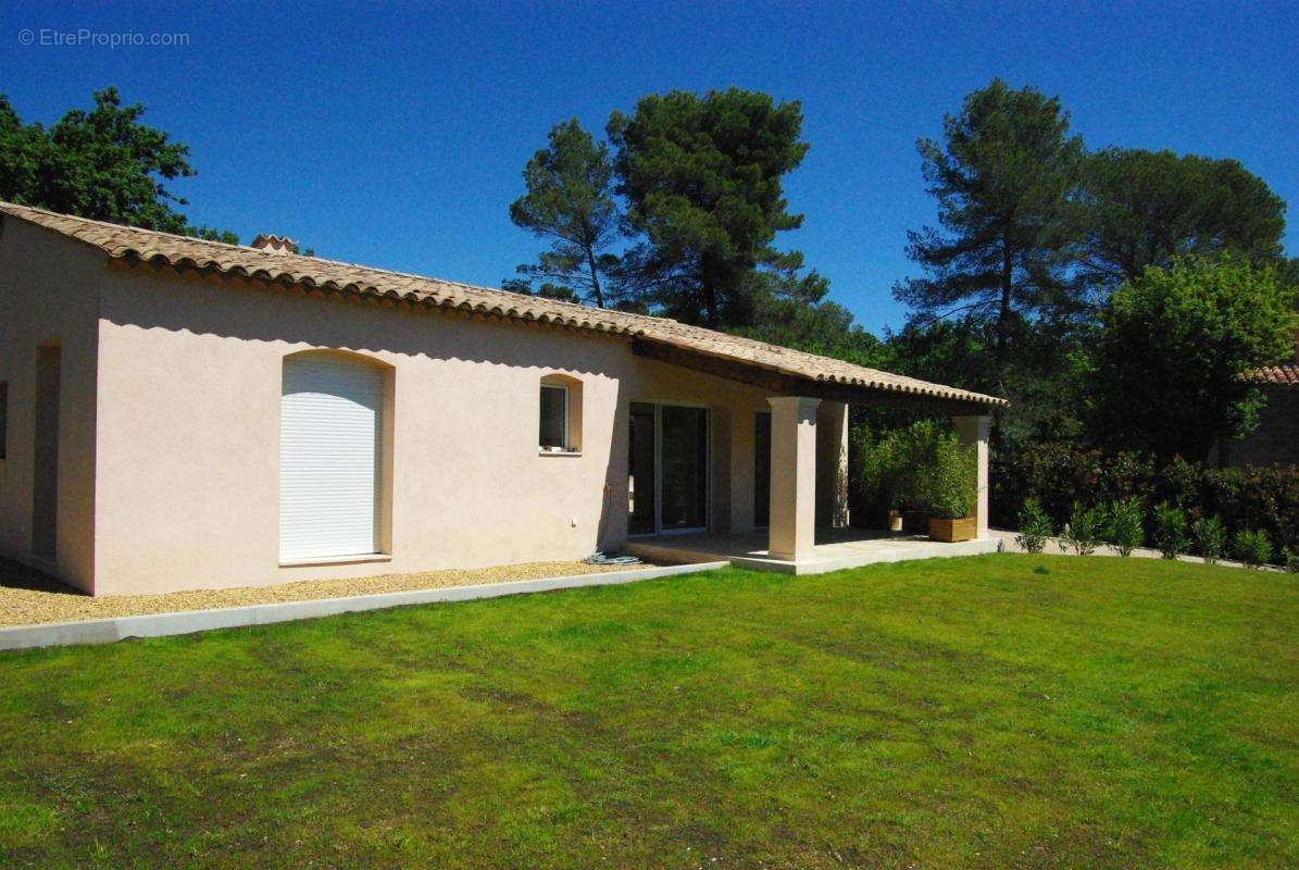 Maison à CHATEAUNEUF-GRASSE