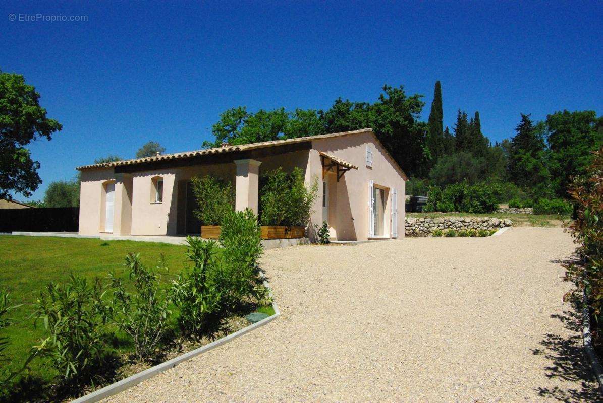 Maison à CHATEAUNEUF-GRASSE