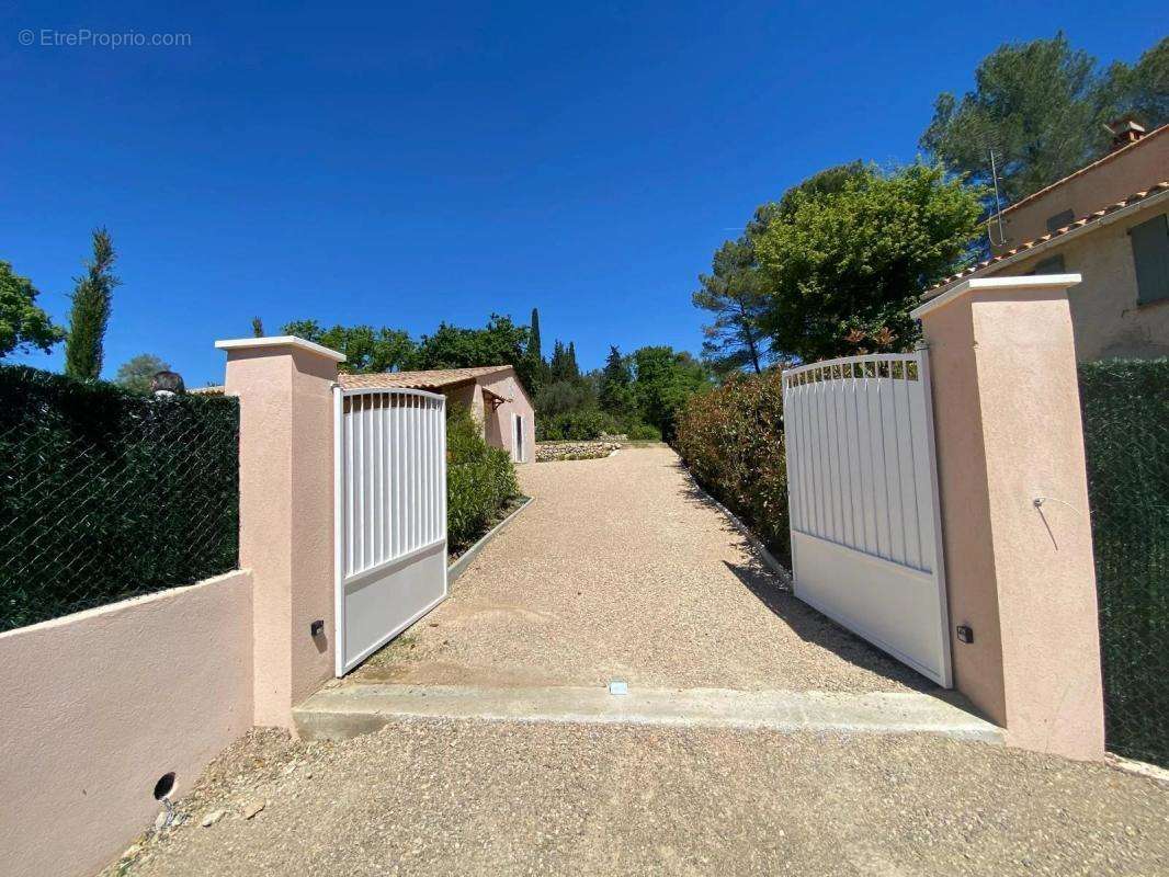 Maison à CHATEAUNEUF-GRASSE