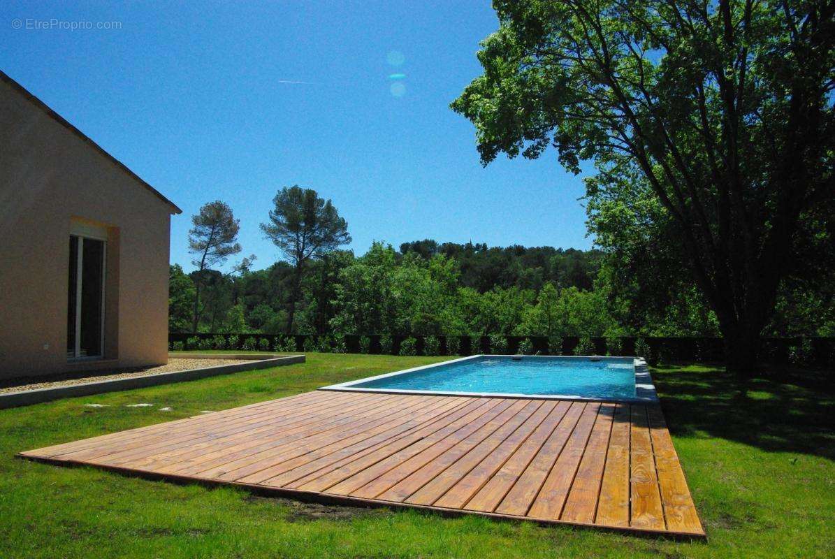 Maison à CHATEAUNEUF-GRASSE