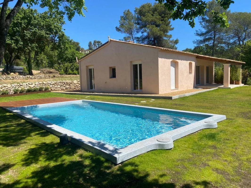 Maison à CHATEAUNEUF-GRASSE