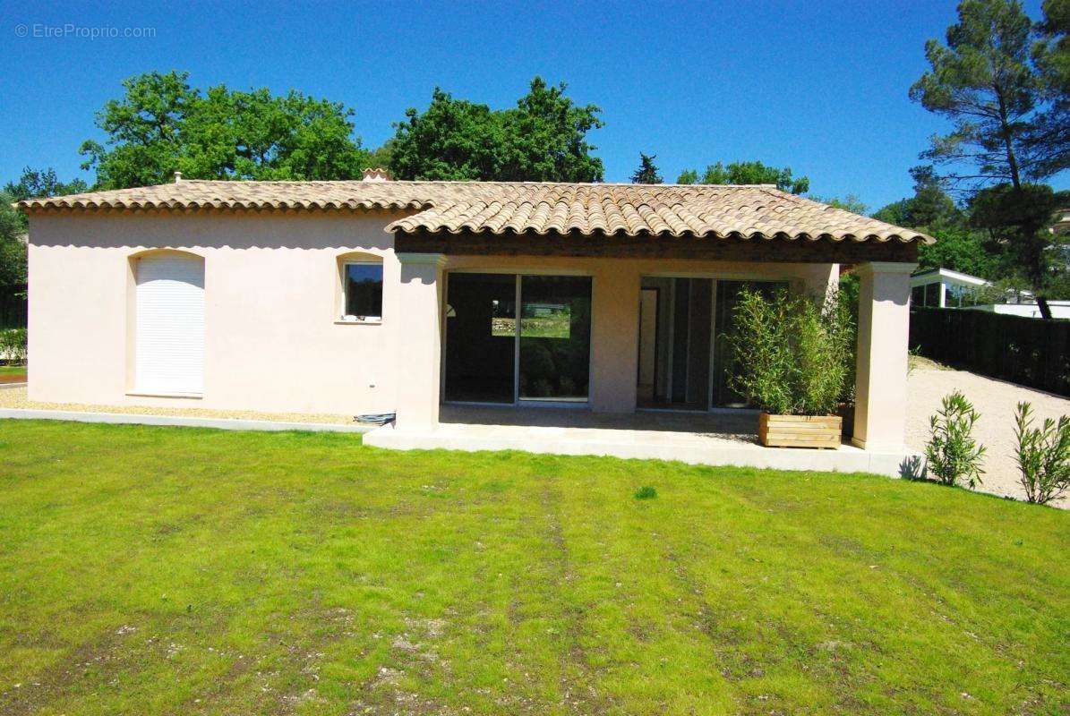 Maison à CHATEAUNEUF-GRASSE