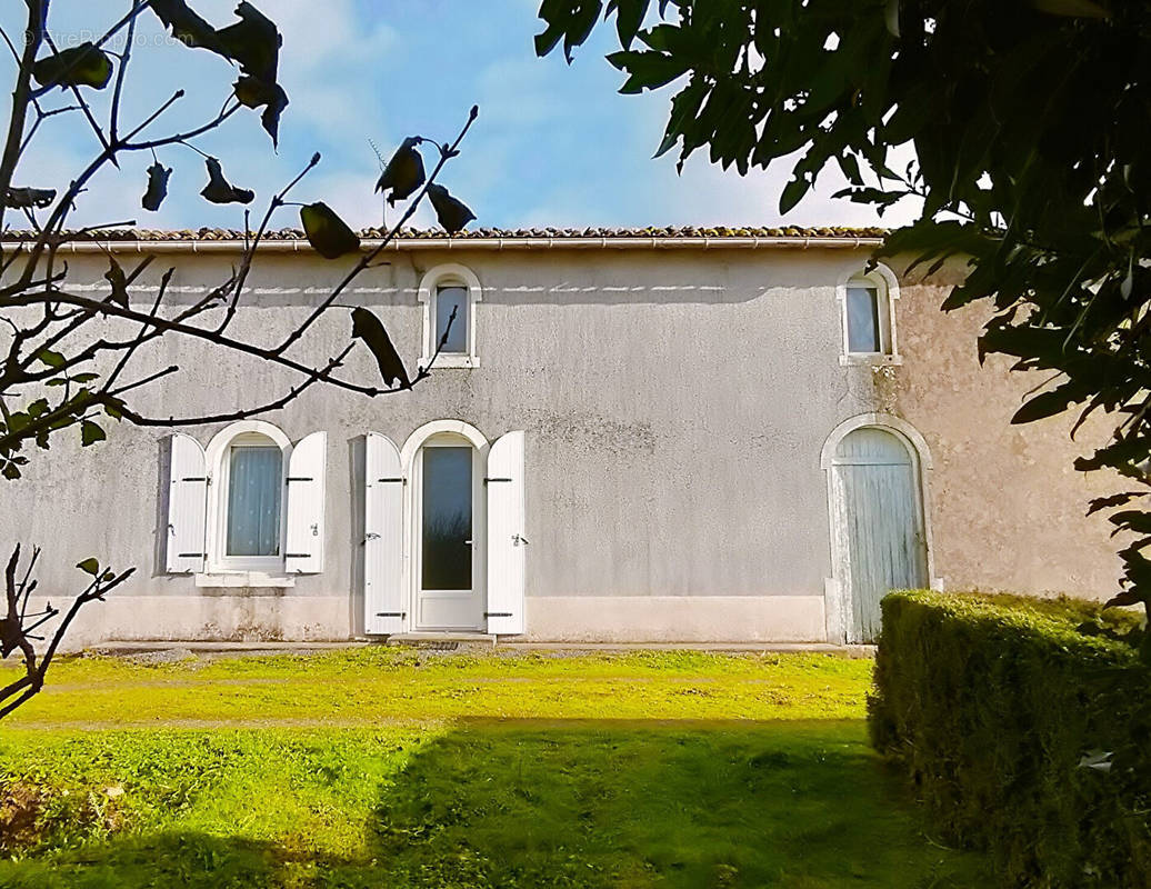 Maison à SAINT-REMY-EN-MAUGES