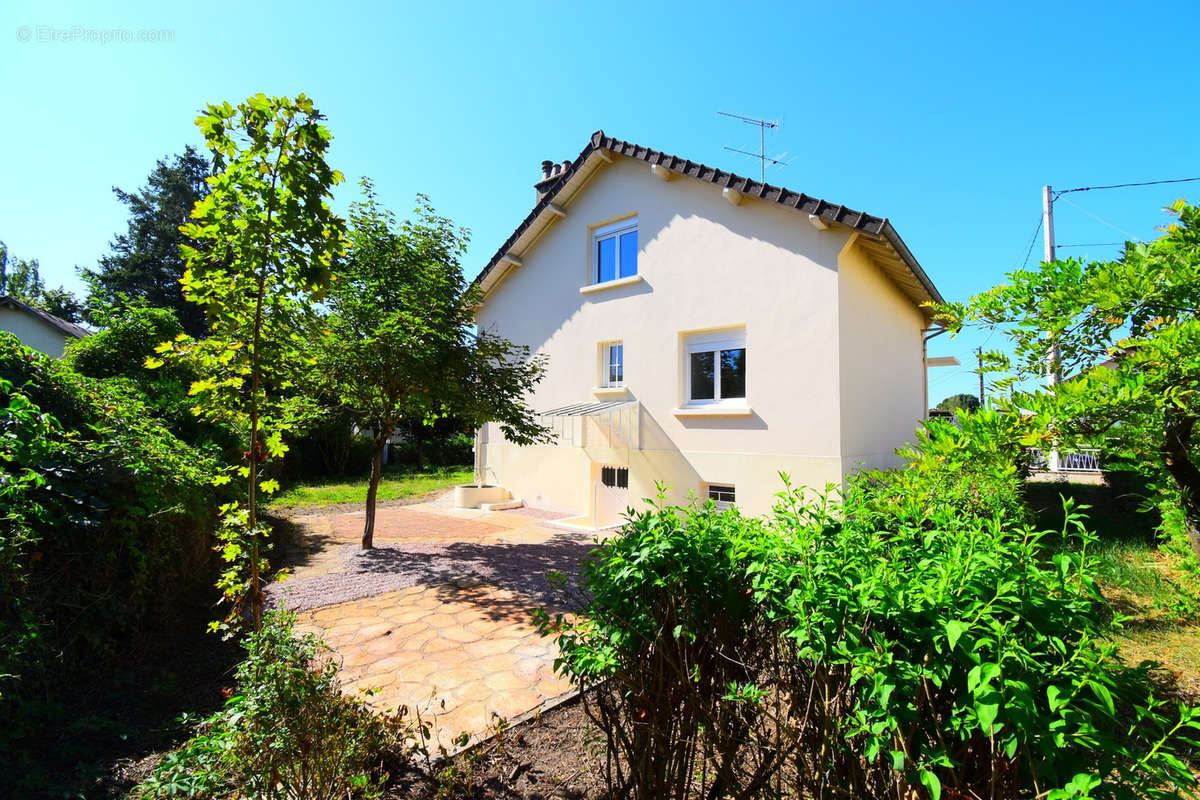 Maison à YZEURE