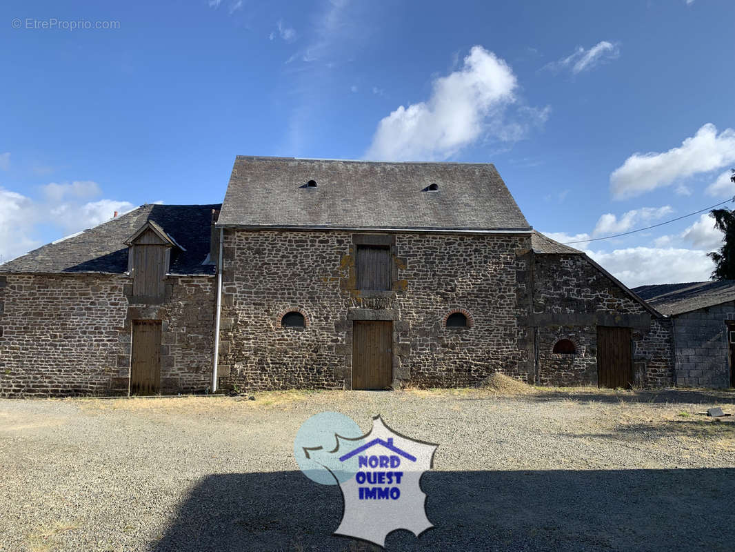 Maison à AMBRIERES-LES-VALLEES