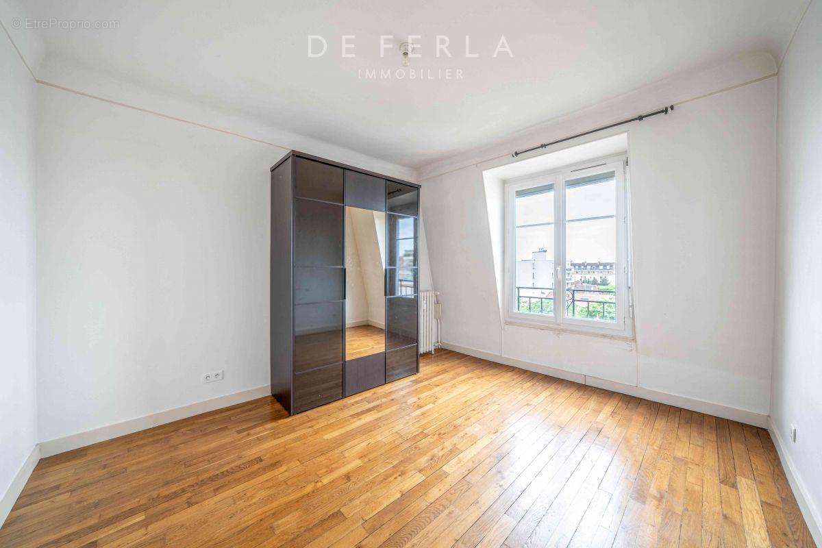 Appartement à COURBEVOIE