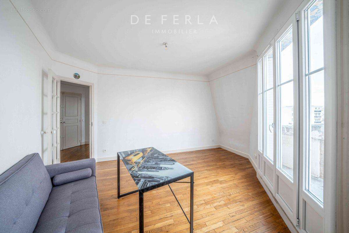 Appartement à COURBEVOIE