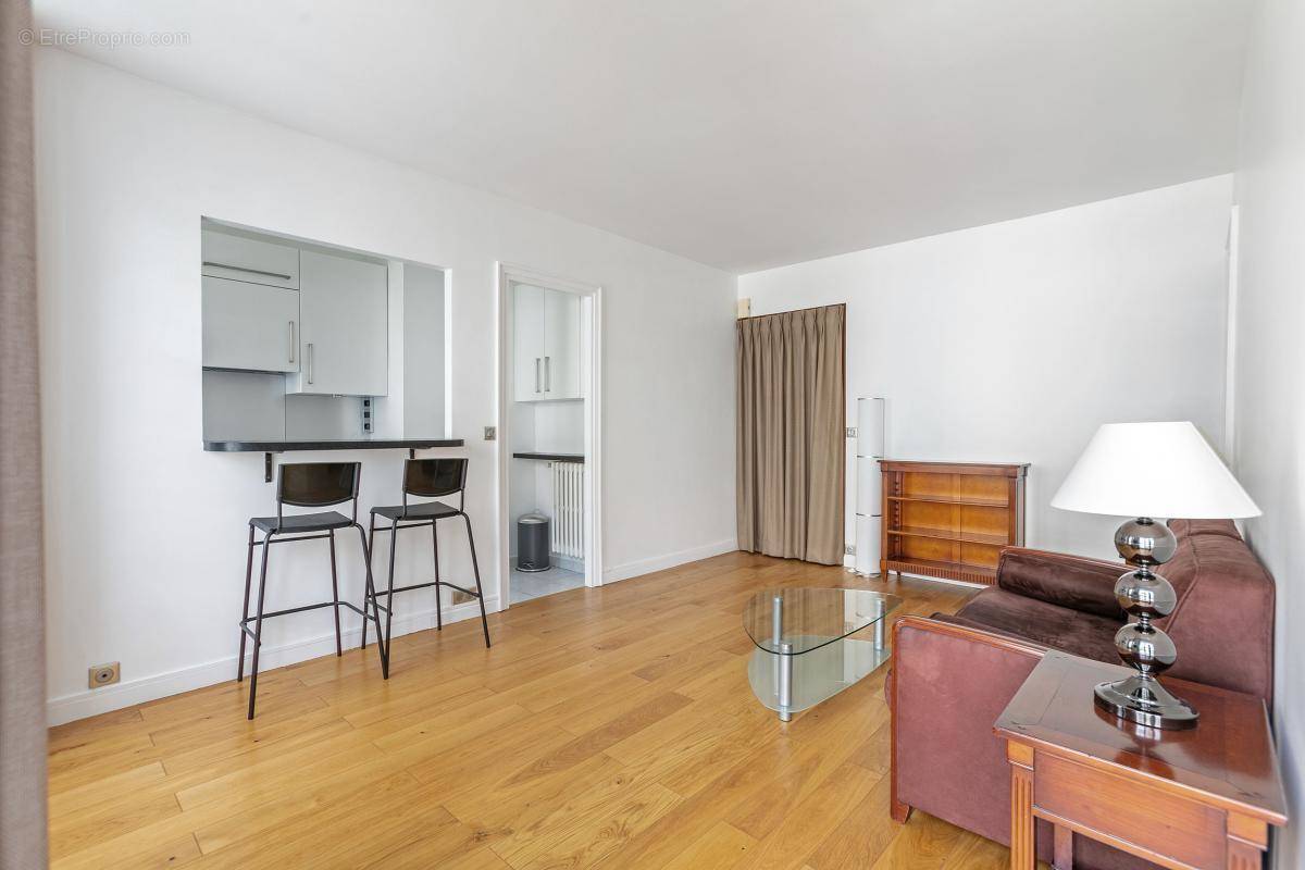 Appartement à NEUILLY-SUR-SEINE