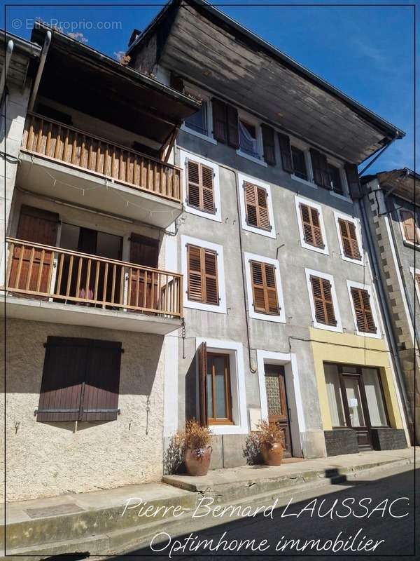 Appartement à CHAMOUX-SUR-GELON