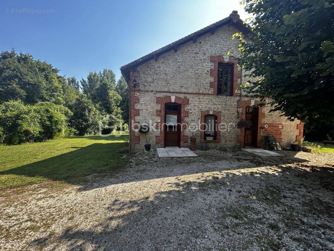 Maison à NANTEUIL-EN-VALLEE