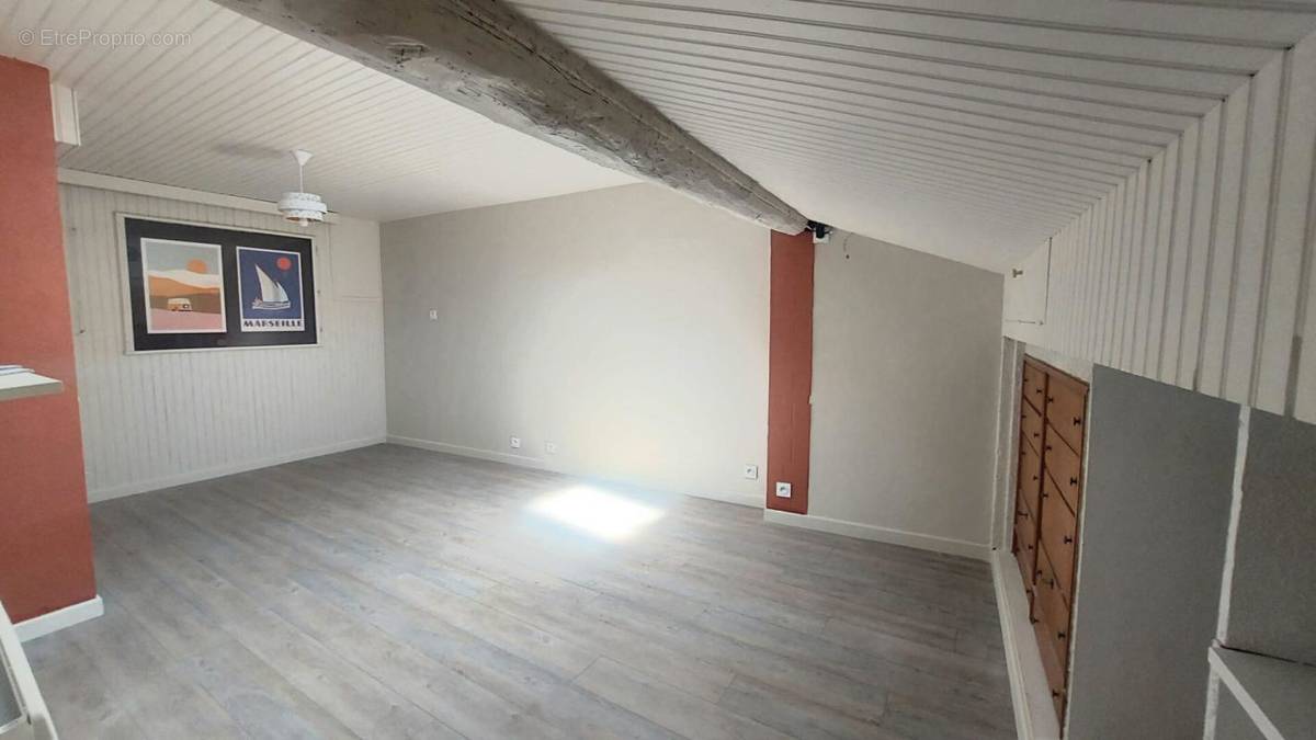 Appartement à MARSEILLE-1E