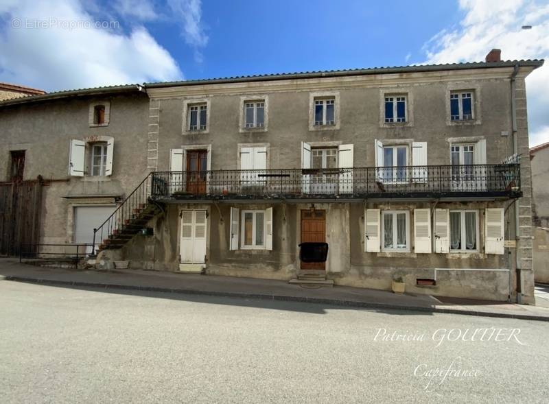 Appartement à SAINT-JULIEN-LA-VETRE