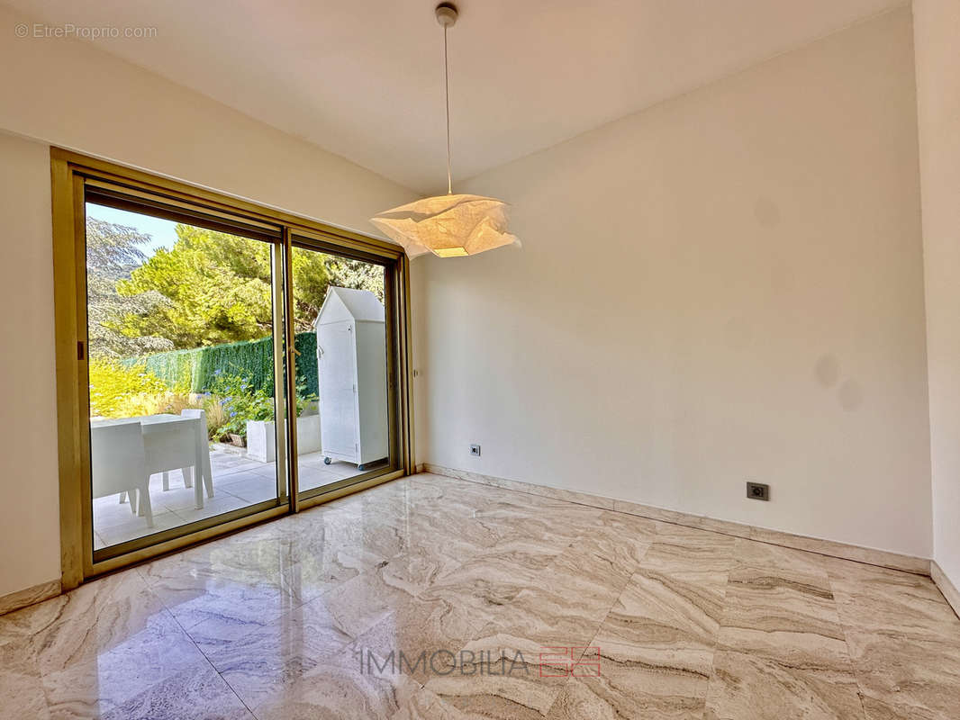 Appartement à ROQUEBRUNE-CAP-MARTIN