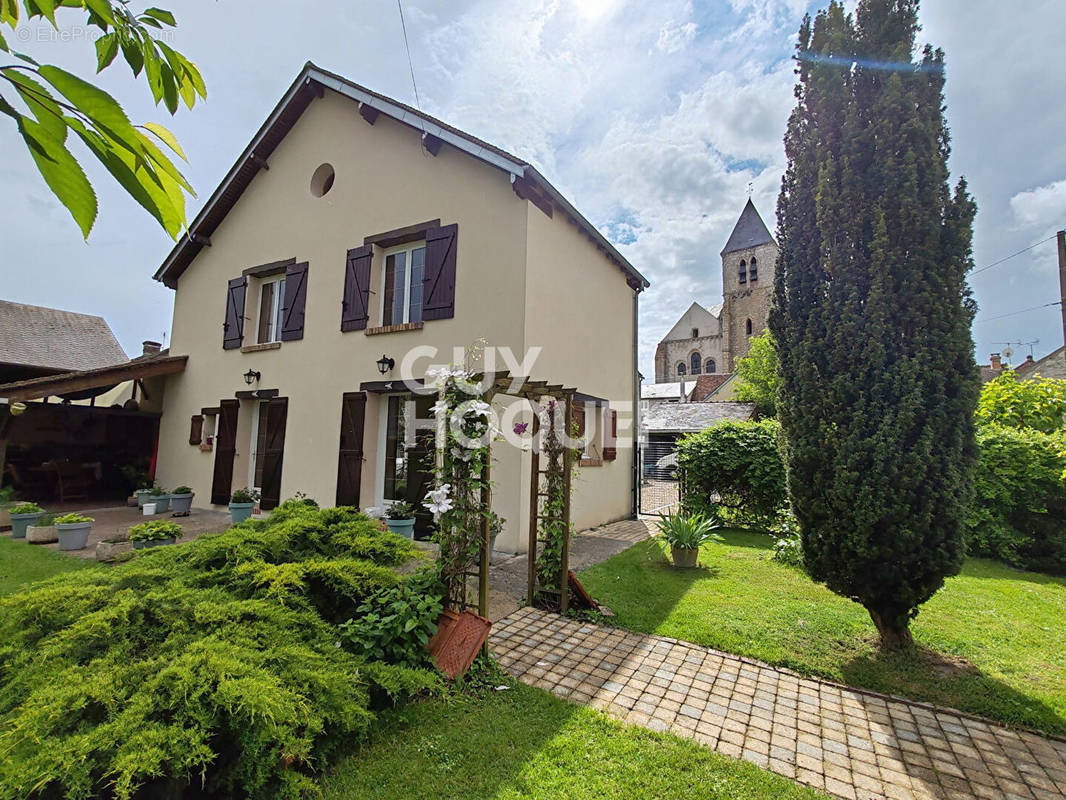 Maison à BRIARRES-SUR-ESSONNE